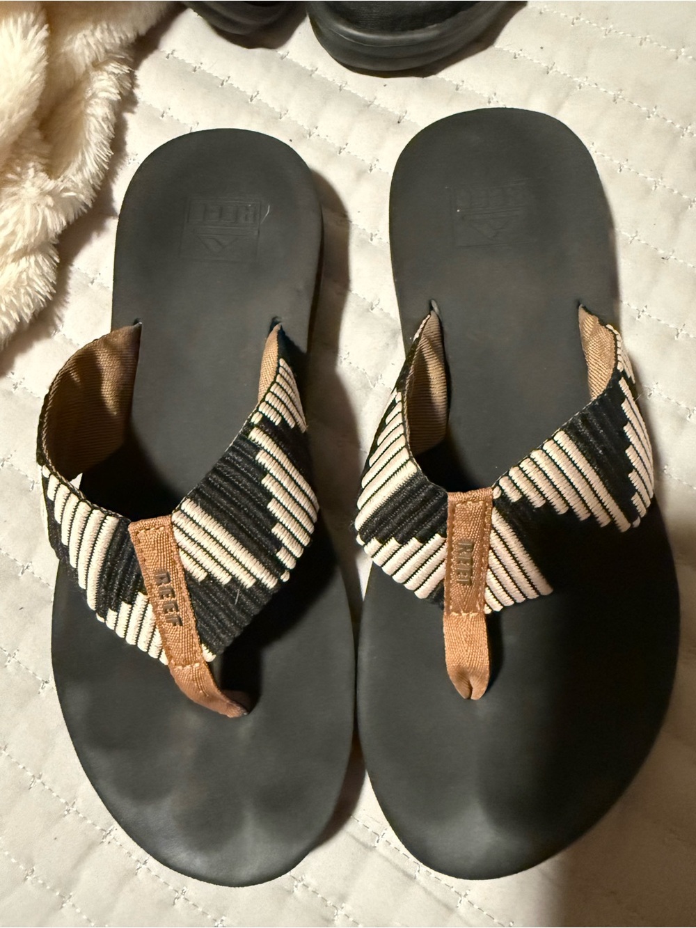 Reef Black Flip Flop Sandals with Black and Cream Patterned Straps